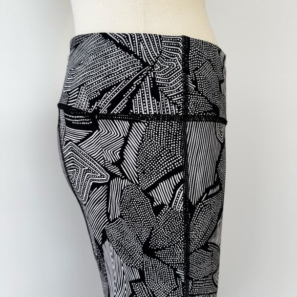 Lululemon Pace Rival Crop Leggings Full-On Luxtreme Dottie Tribe White Black 6 - Picture 7 of 13